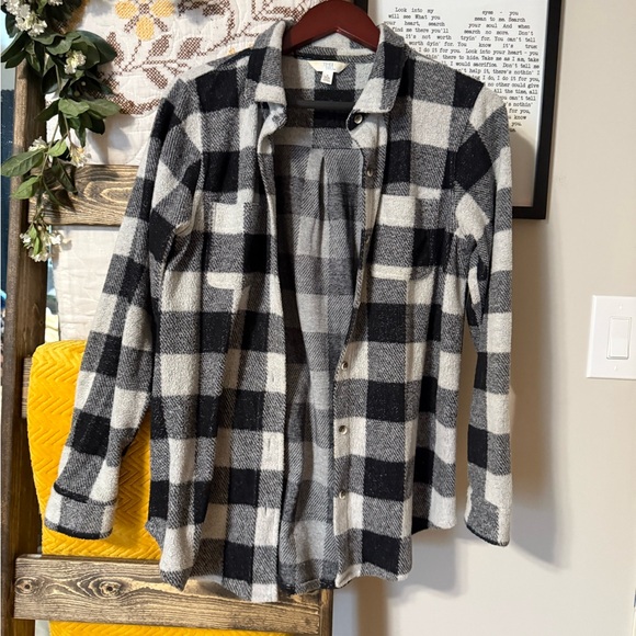 Time and Tru Monochrome Plaid Shirt - Picture 1 of 2